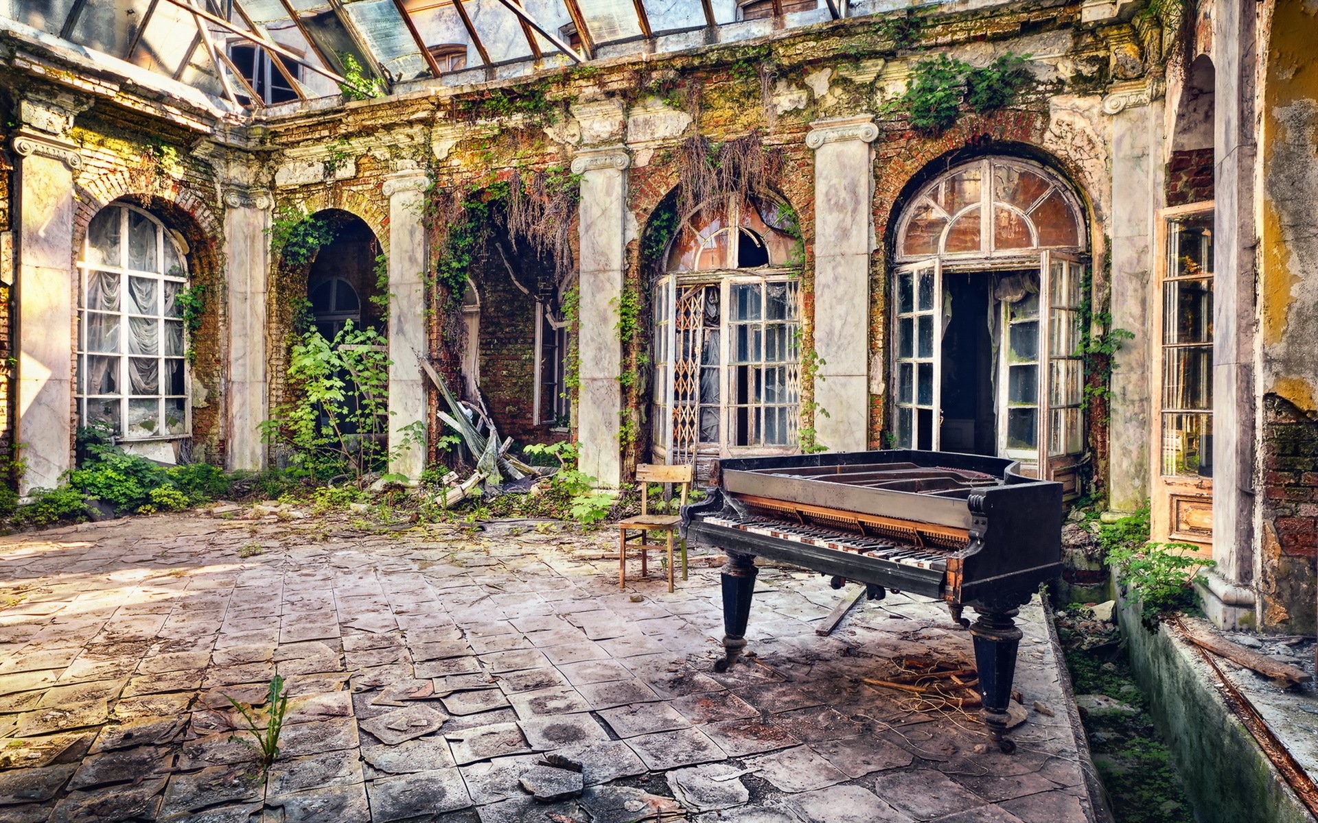 piano music yard background