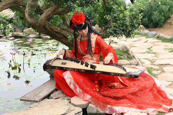 Ragazza e musica asiatica