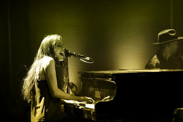 Concert de la chanteuse et pianiste britannique au CHB