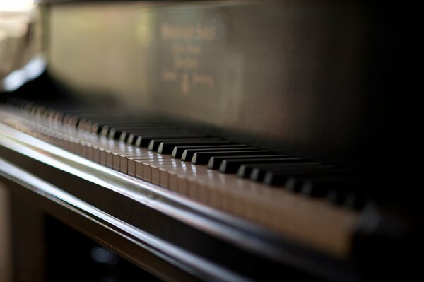 Pianoforte e tasti in Close sono visibili