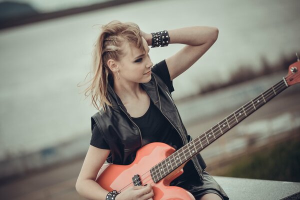 Rocker belle fille avec guitare