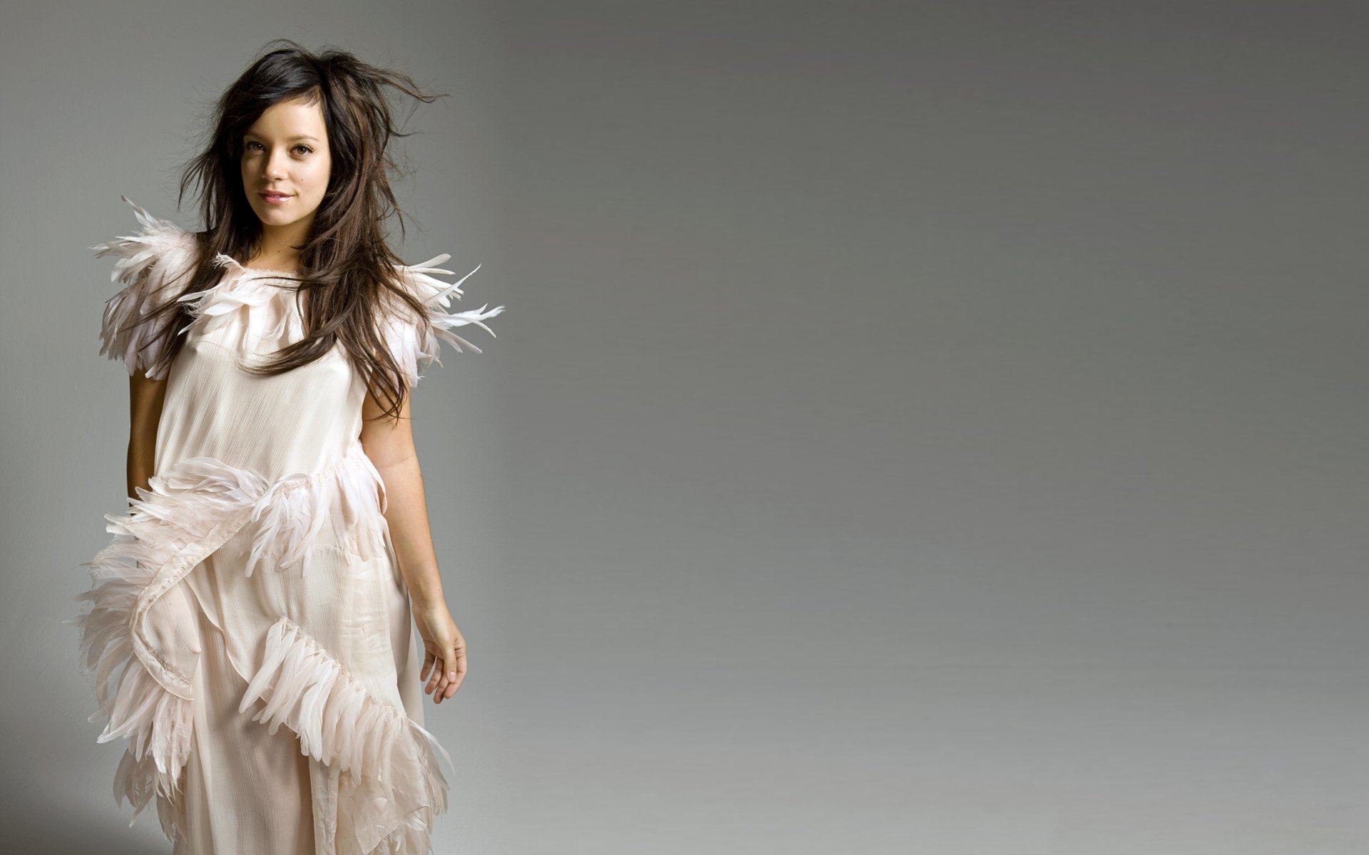 lily allen cantante vestito capelli