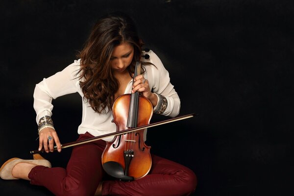 A girl with a violin is so beautiful