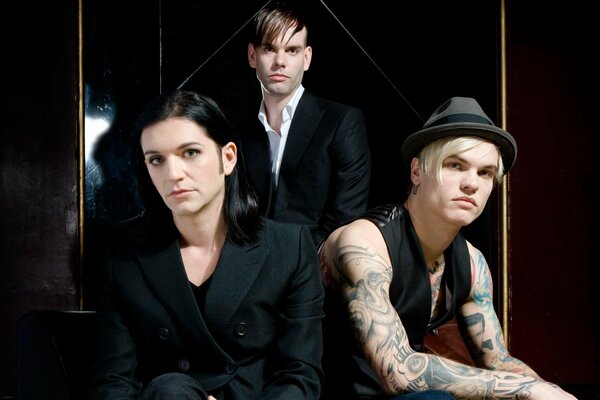 Groupe de personnes Brian Molko