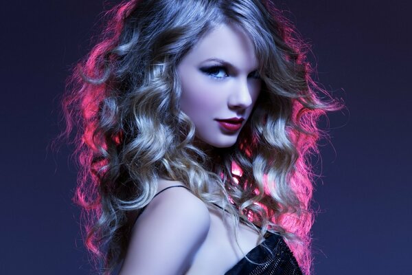 The look of singer taylor swift with her hair down