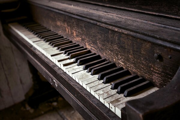 Fondo de piano. música de piano. pinanino marrón teclas blancas