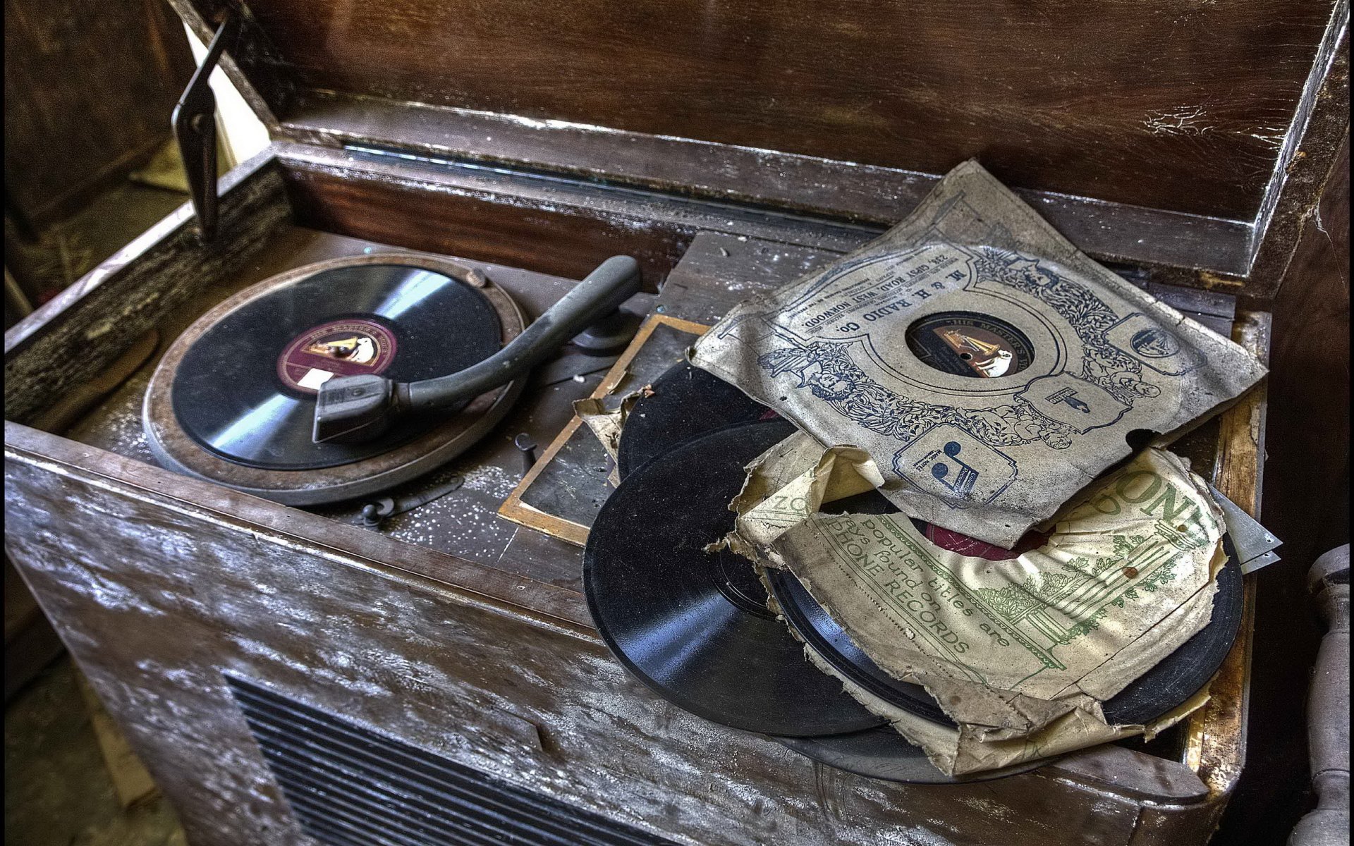 gramophone of the plate music