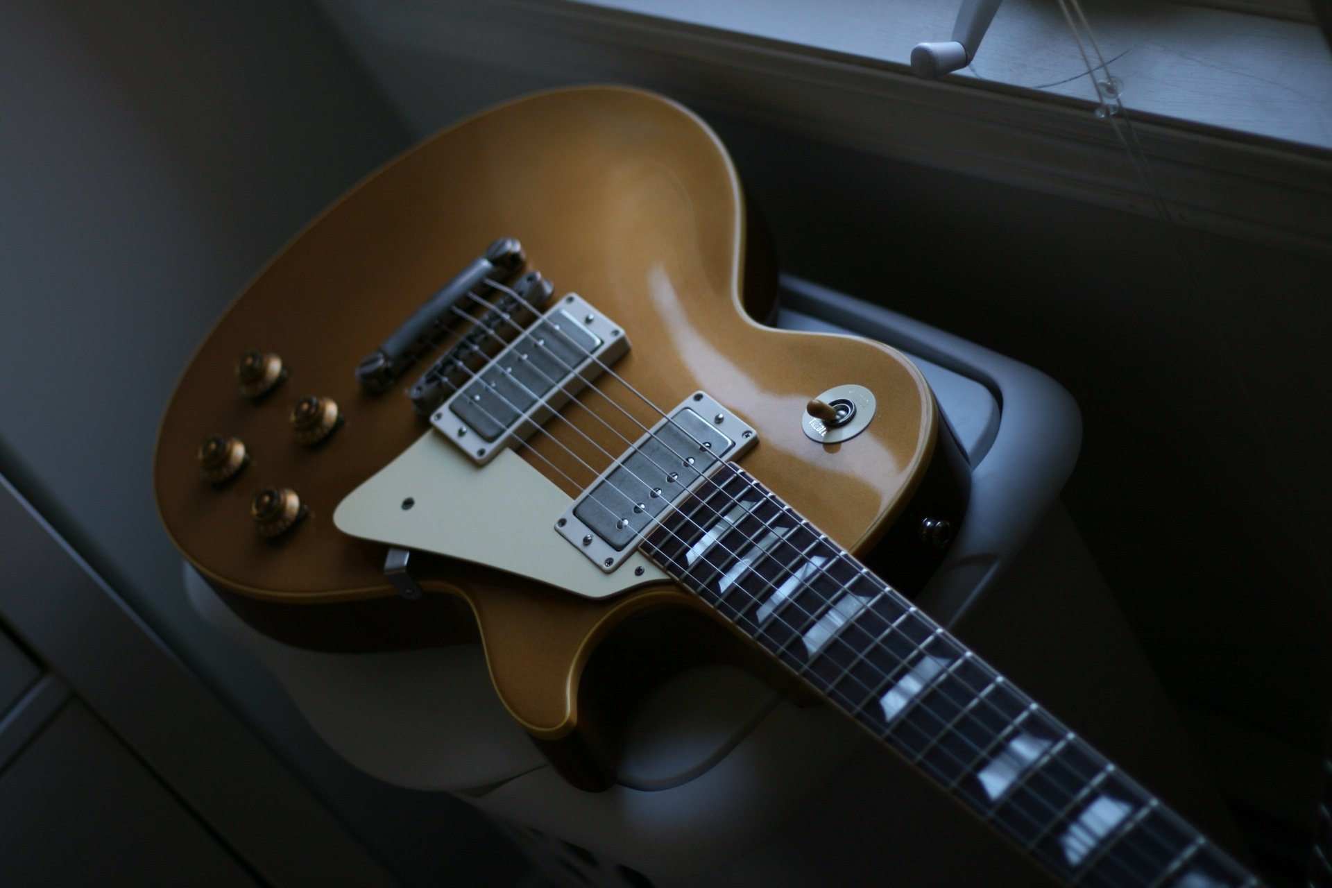 gibson chitarra electro si trova corde