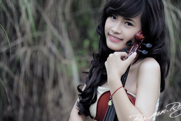 A girl with loose hair and a violin