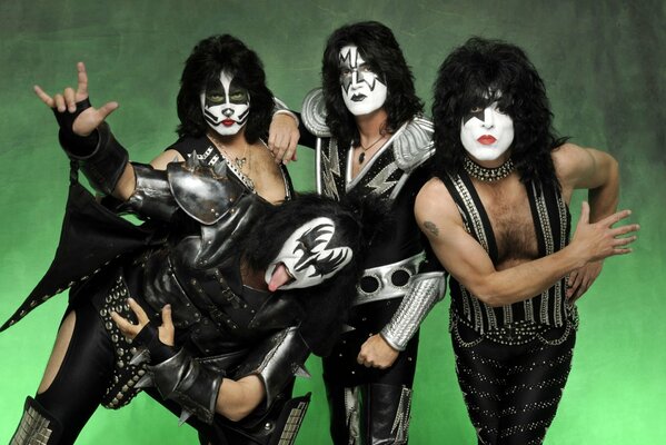 Maquillage noir et blanc du groupe de Rock Kiss 