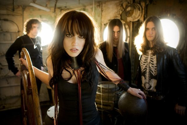 Lizzie Hale y su banda de rock