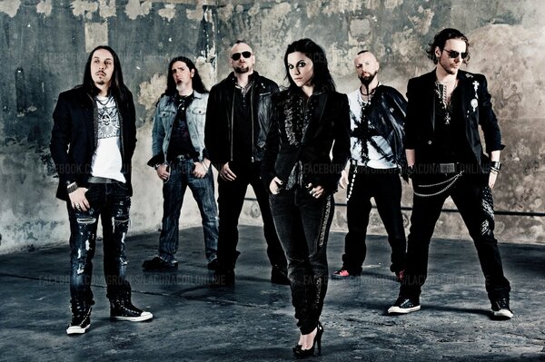 Gruppo in nero lacuna coil