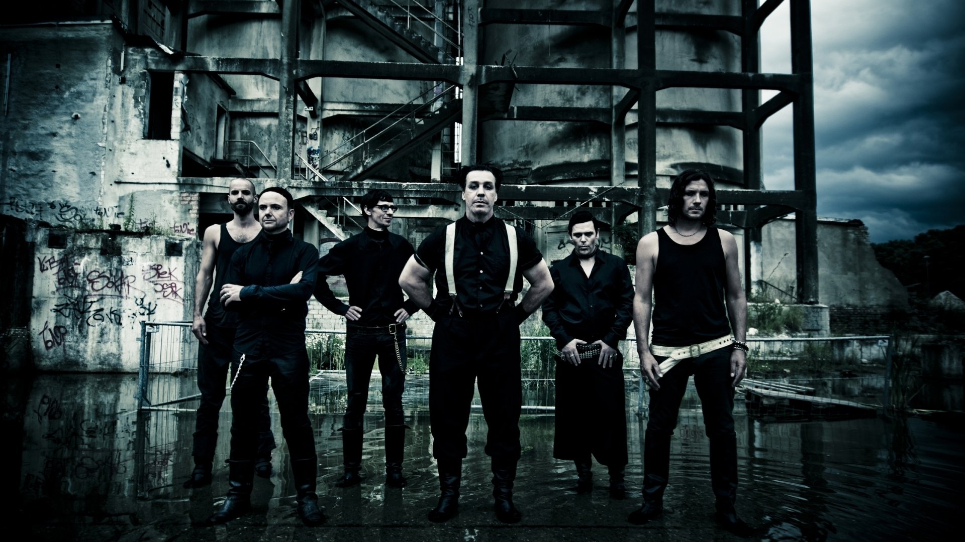 rammstein christian \\flake\\ lorenz paul landers oliver \\lars\\ riedel christoph \\doom\\ schneider richard z. kruspe till lindemann richard kruspe oliver riedel christoph schneider christian lorenz rock hard rock metal indu