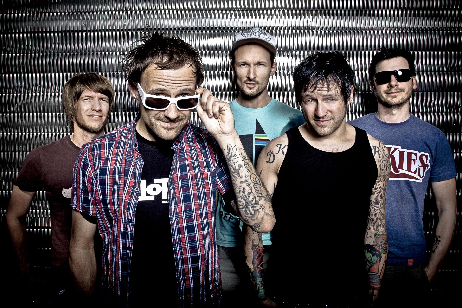 donots niemcy punk pop rock ingo knollmann guido knollman jan dirk poggemann alex siedenbiedel ike herwiga