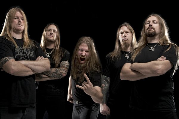 Amon amarth grupo de fotos de cerca sobre un fondo negro