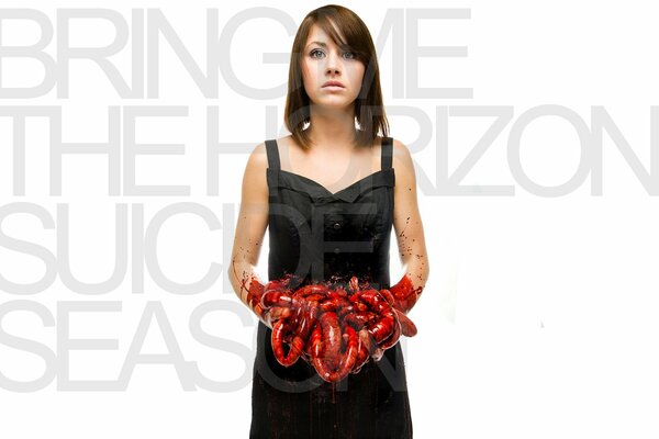 La chica de suicide season está de pie en las tripas en sus manos