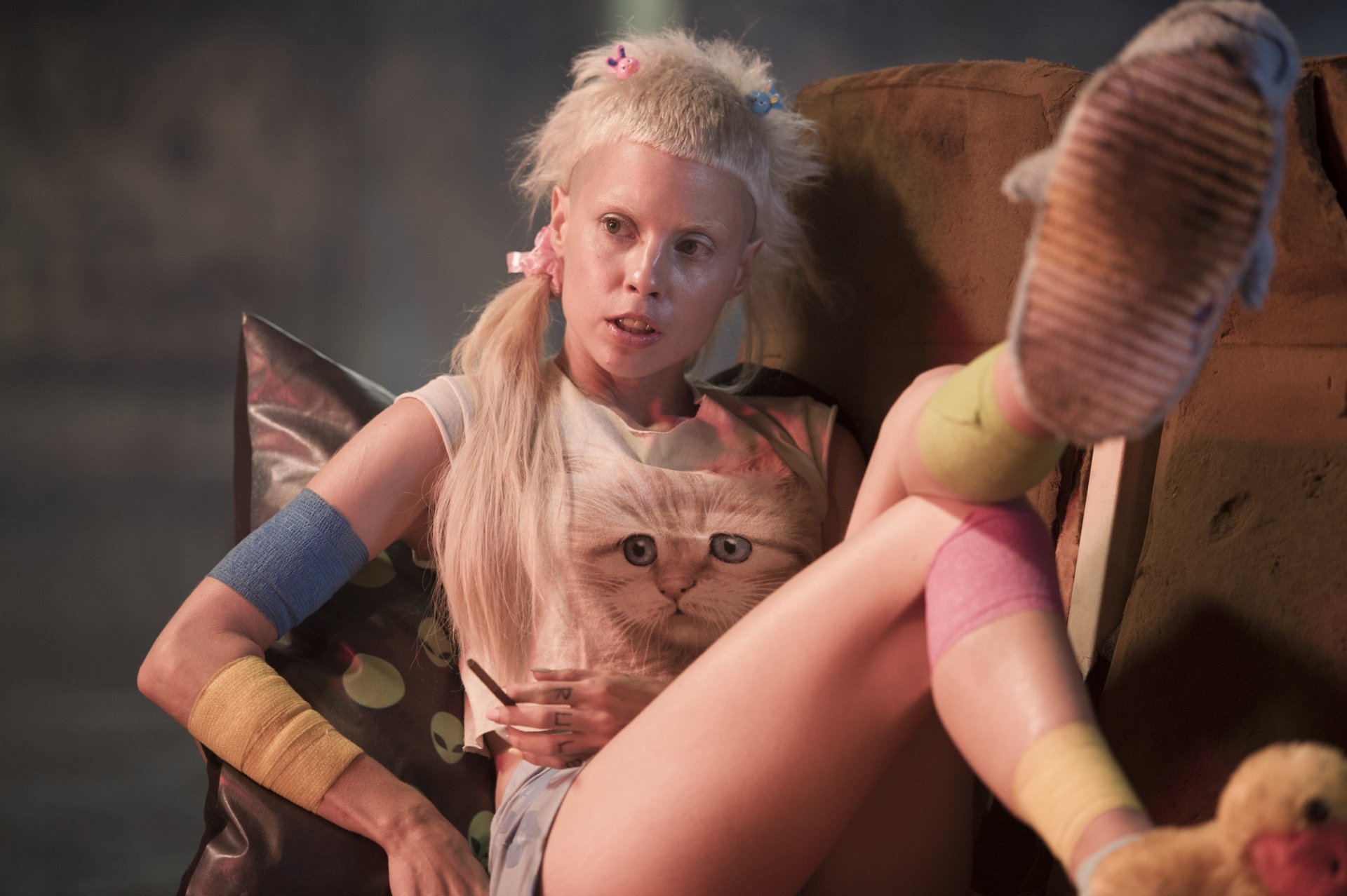 garçon film film 2015 yolandi visser yo-landi visser die antwoord action science-fiction thrillers fantasy blond blanc cheveux fille screnshot image hd fonds d écran