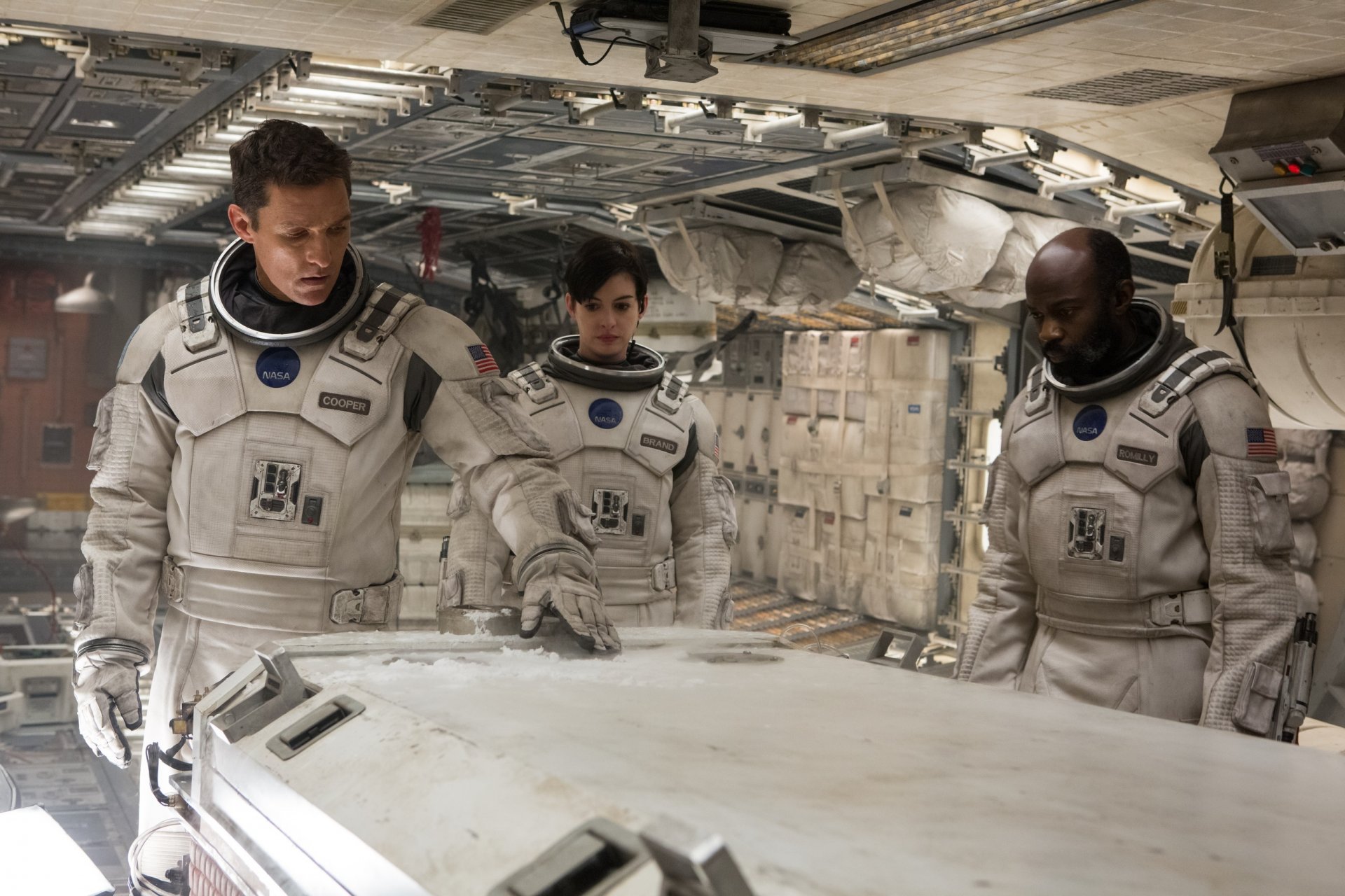 interstellar interestelar ficción astronautas traje espacial matthew mcconaughey anne hathaway