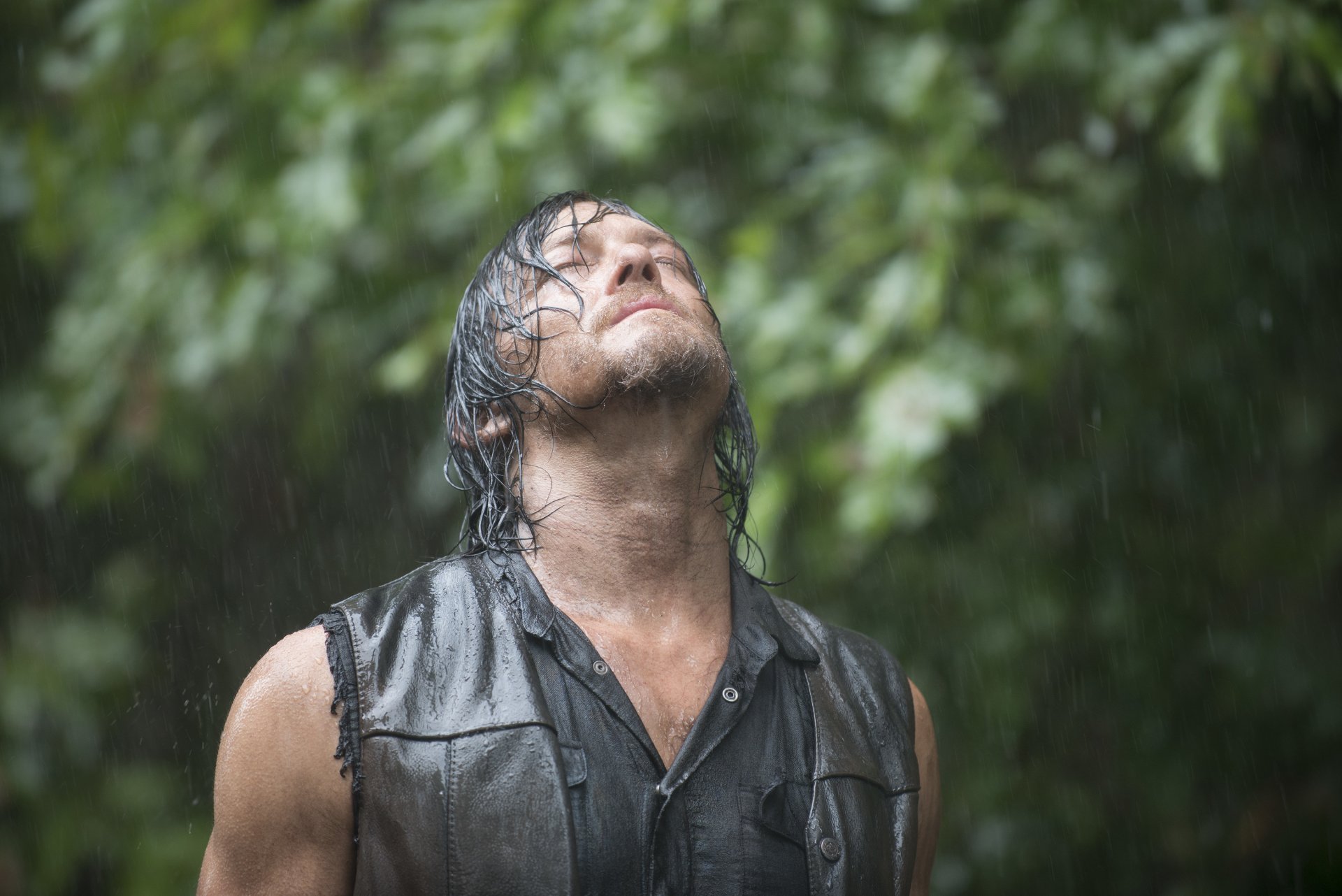 il morto che cammina the walking dead serie tv daryl dixon norman reedus pioggia