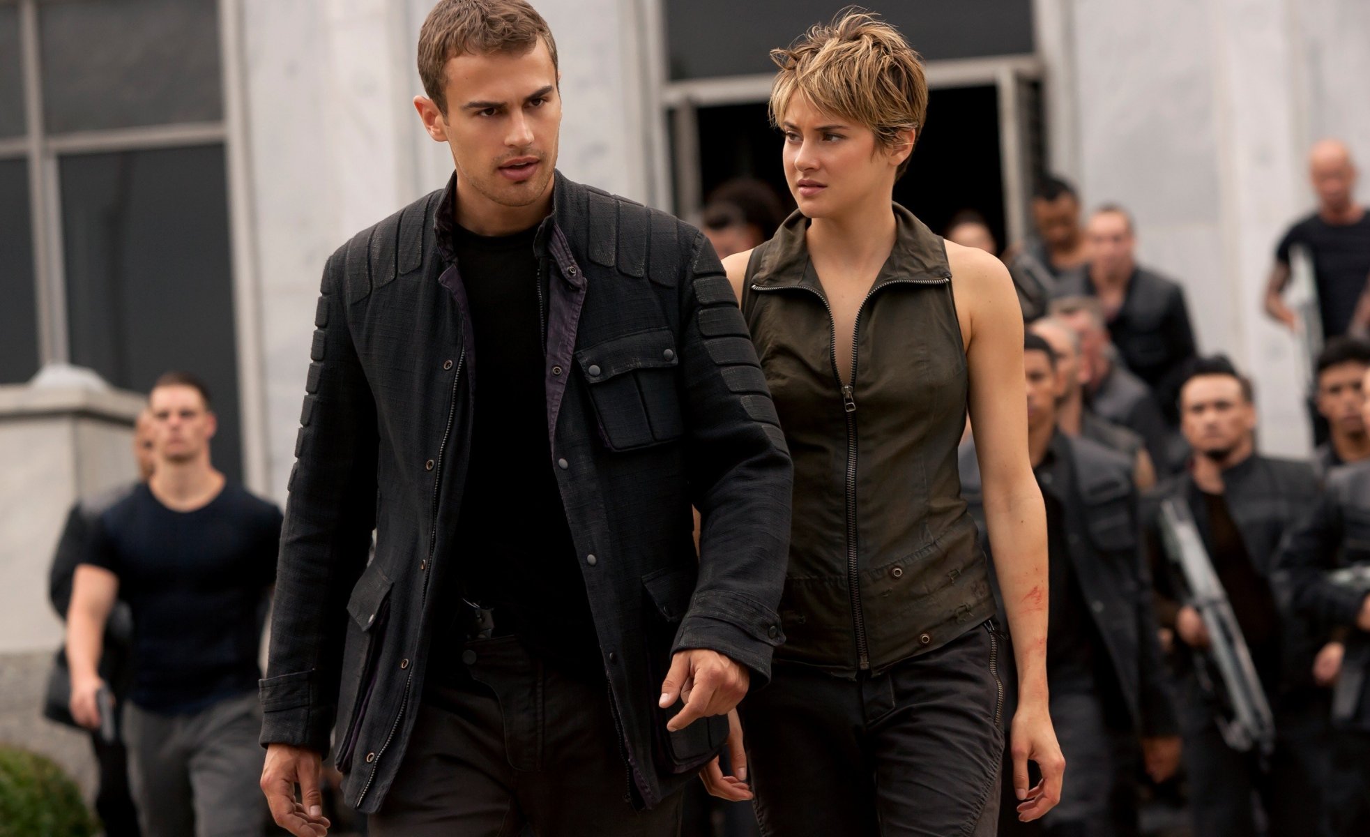 fila divergente pistolero divergente 2 theo james cuatro woodley tris beatrice do arma pistola chaqueta hombre mujer niña soldados resistencia facciones rebeldes subversivo absorción quería