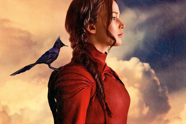 La ragazza di Hunger Games si trova di profilo contro il cielo