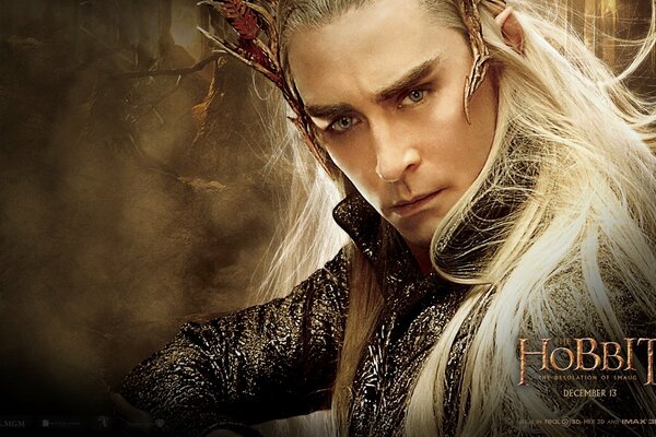 Plakat filmowy Hobbit: Pustkowie Smauga z Lee Pace jako zbliżeniem elfa