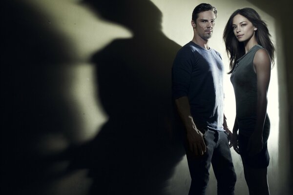 Attori Jay Ryan e Kristin Crook in La Bella e la bestia