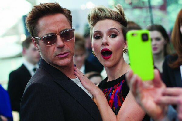 Robert Downey Jr. et Scarlett Johansson le 21 avril 2015, première européenne des Avengers