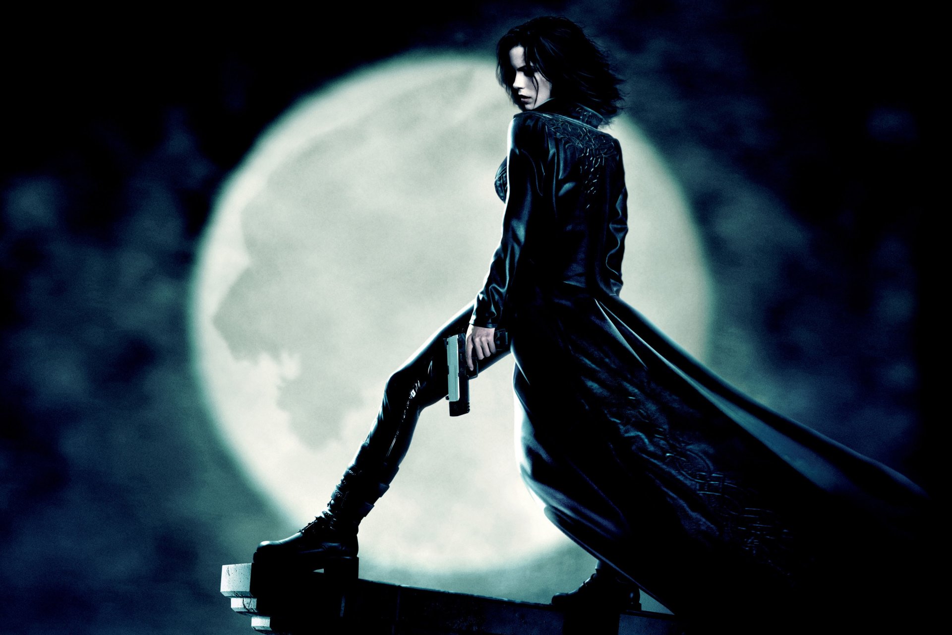 is another world underworld fantasy selene vampire kate beckinsale coat gun moon silhouette