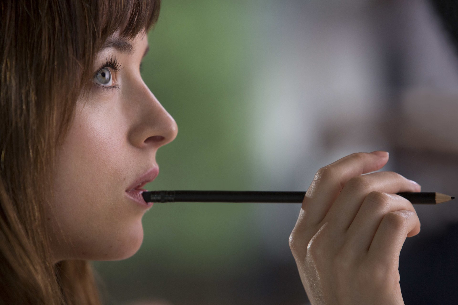 dakota johnson en la película cincuenta sombras de grey cincuenta sombras de grey