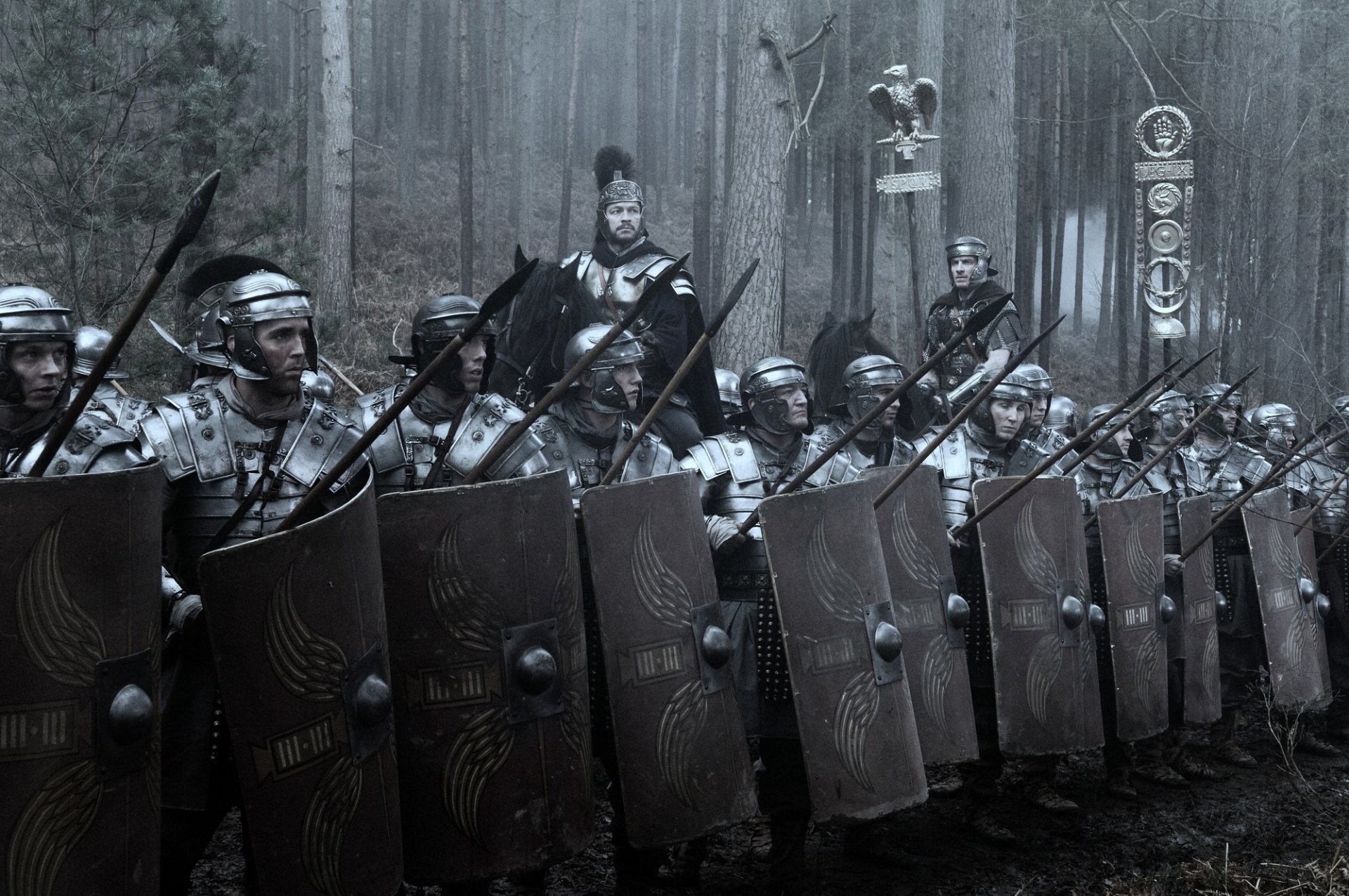 centurión soldados roma legionarios bosque