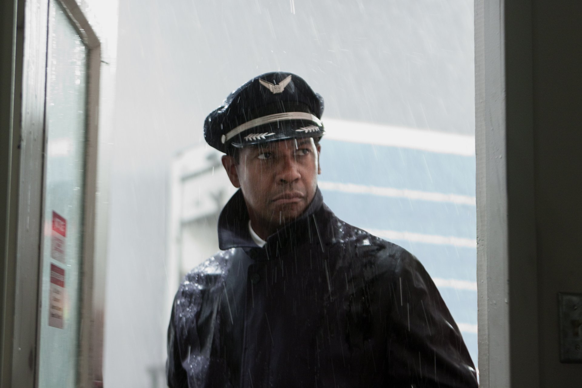 tripulación vuelo denzel washington látigo whitaker capitán