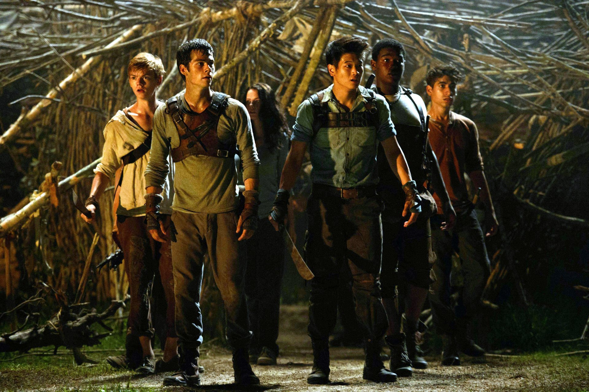 running in the labyrinth the maze runner dylan o brien thomas sangster kaya scodelario teresa thomas aml ameen lee hong ki man girl