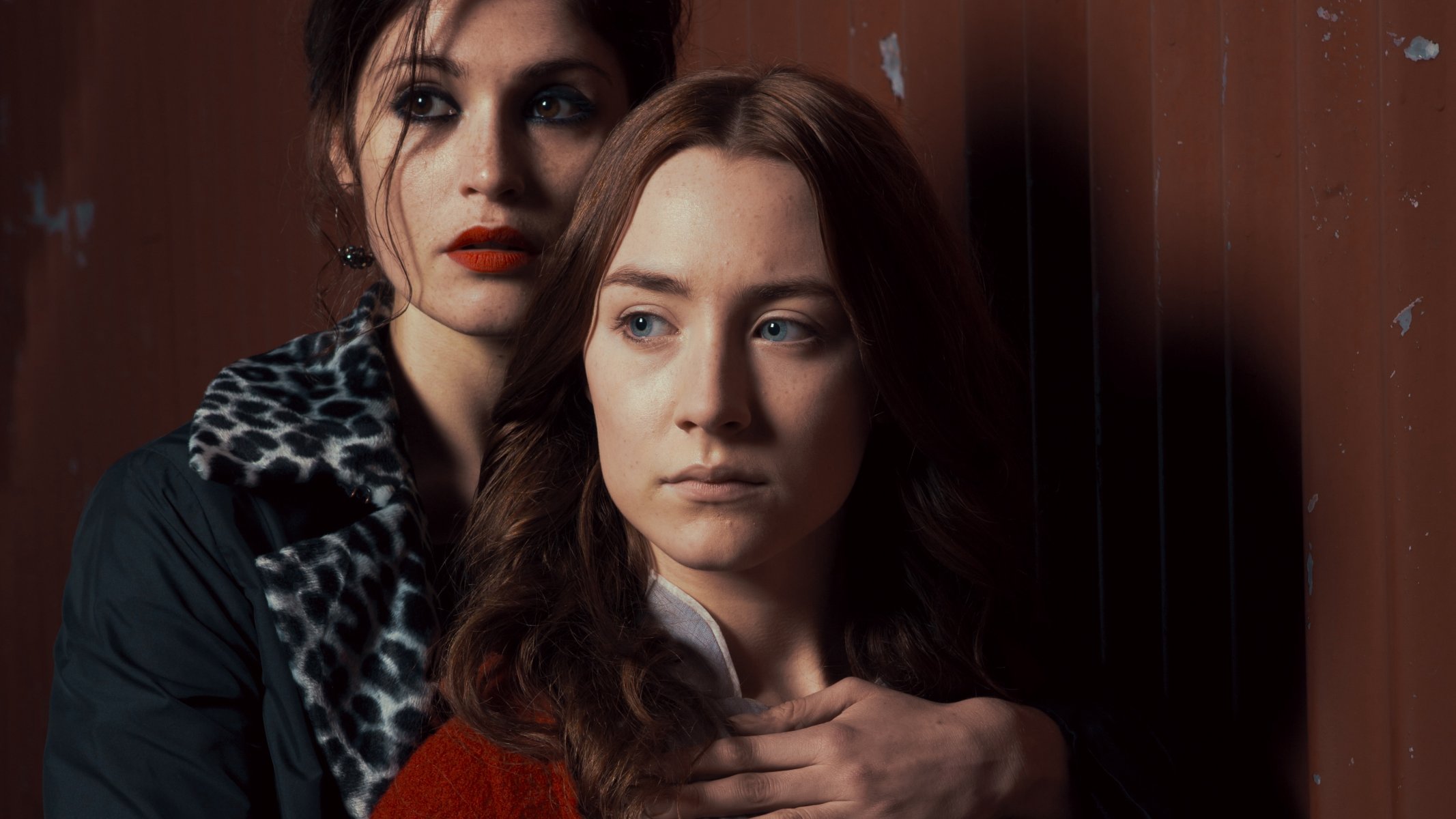 saoirse ronan gemma arterton bizancio actrices mirada vampiros pared