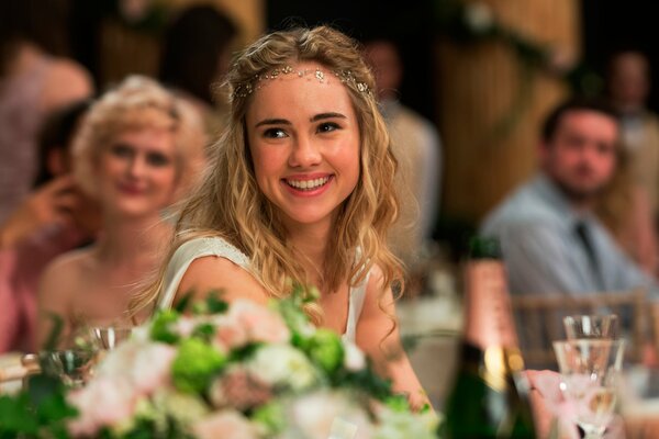 Suki Waterhouse. Smile with love