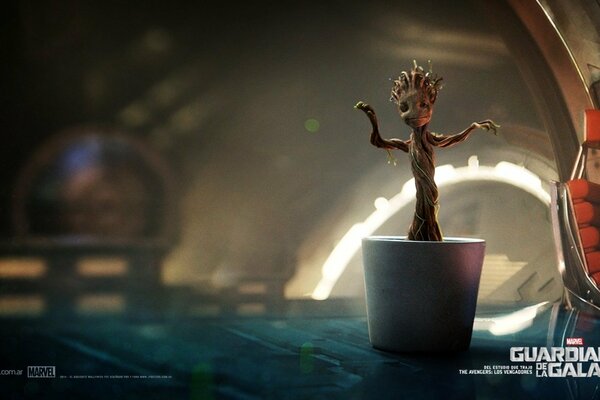 Baby Groot che balla nel vasino