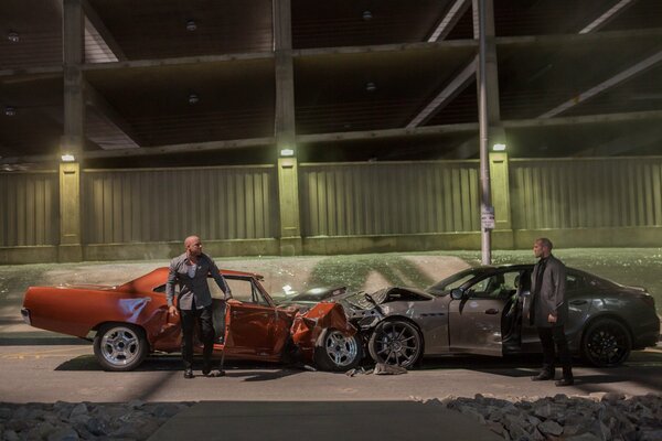 Ein Bild des Unfalls von van Diesel und Jason Statham aus dem Kinofilm Fast and Furious 7 