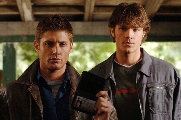 Les flics Jensen Ackles et Sam Winchester excellent couple