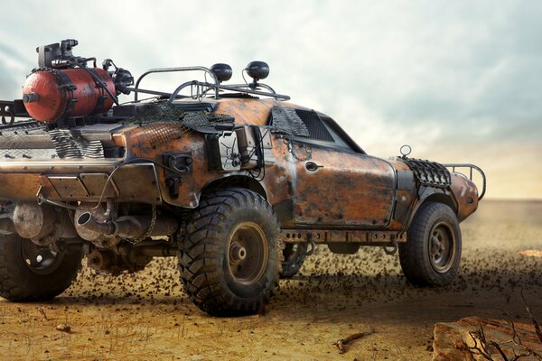 La voiture chargée de MAD Max dans le désert