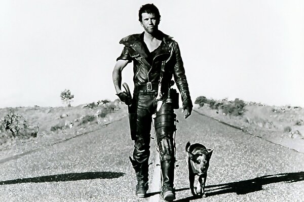 El legendario Mad Max con un perro