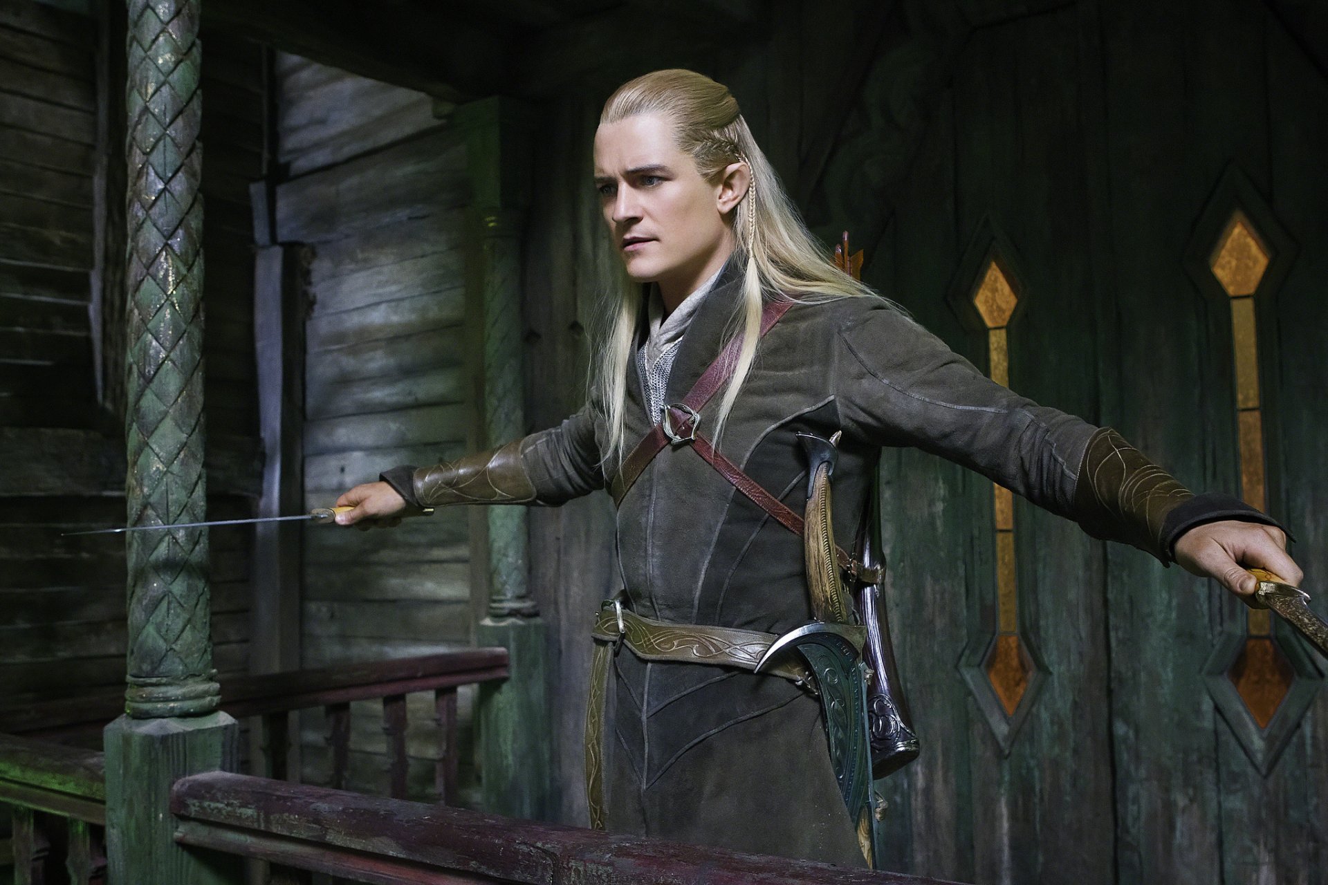 the hobbit:the desolation of smaug the hobbit: the desolation of smaug legolas orlando bloom armour blade