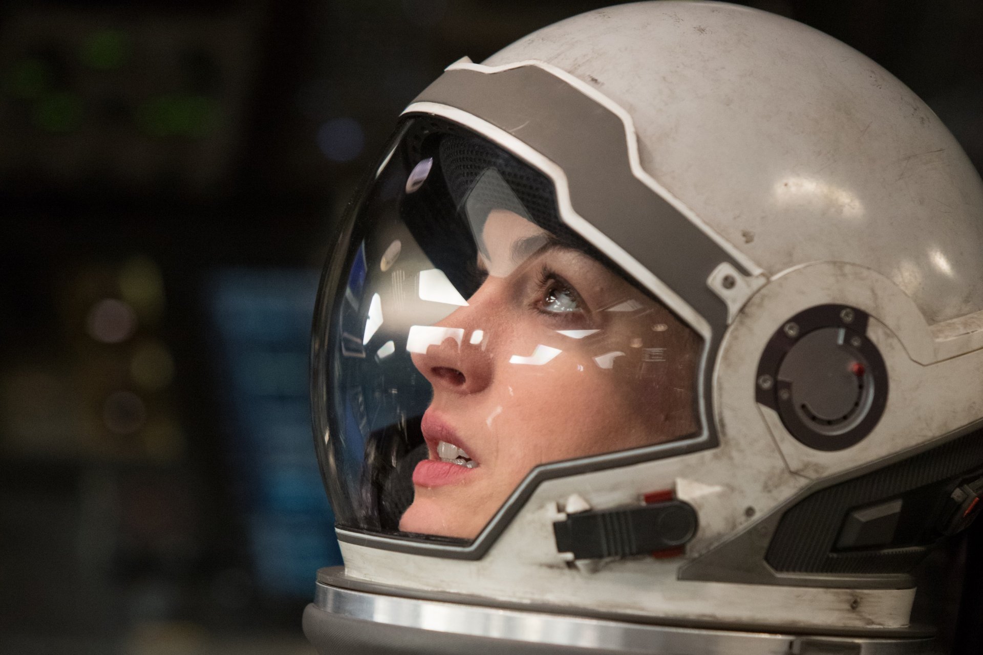 interstellar interestelar ficción astronauta traje espacial anne hathaway cara primer plano