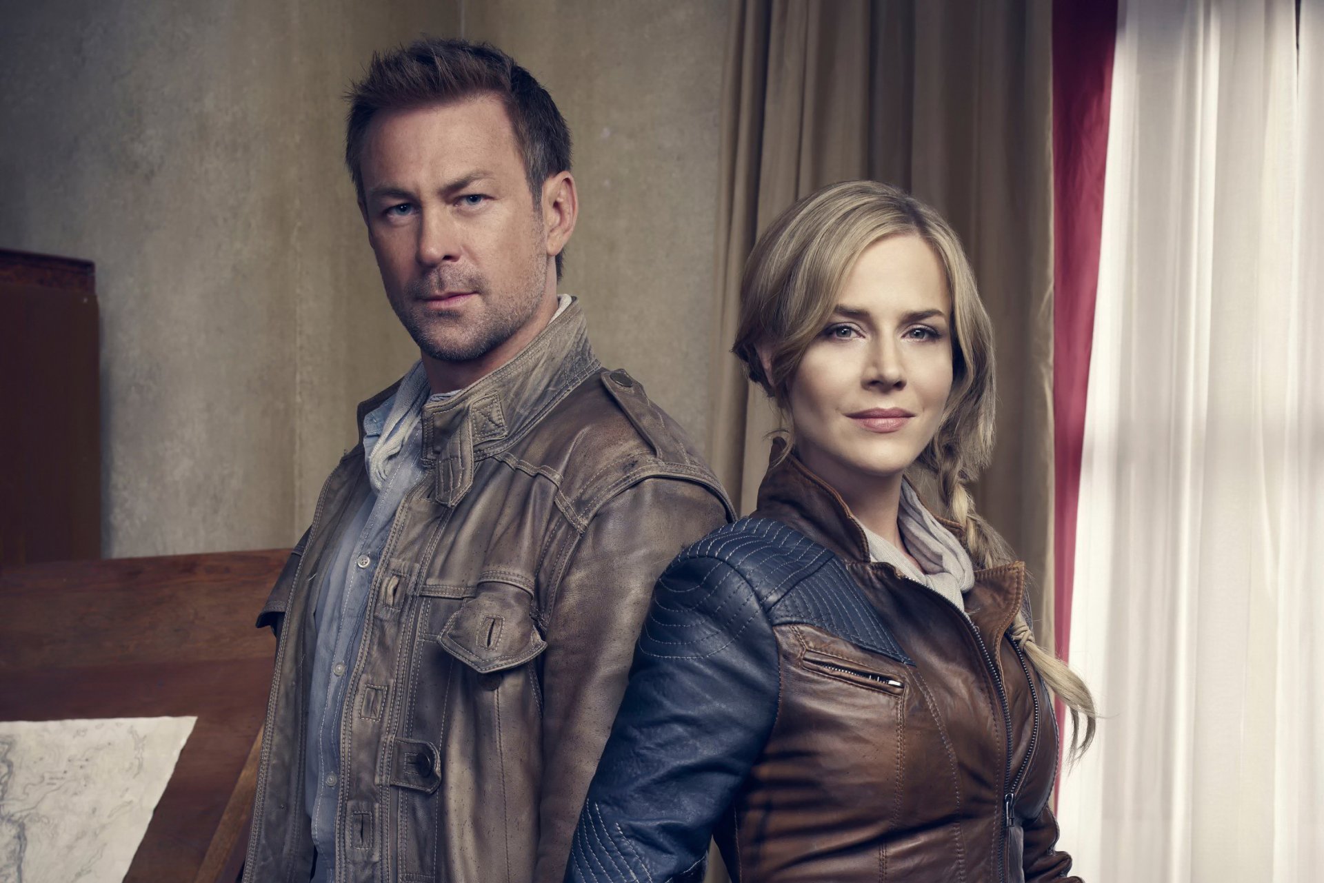 defiance défi série télévisée grant bowler julie benz