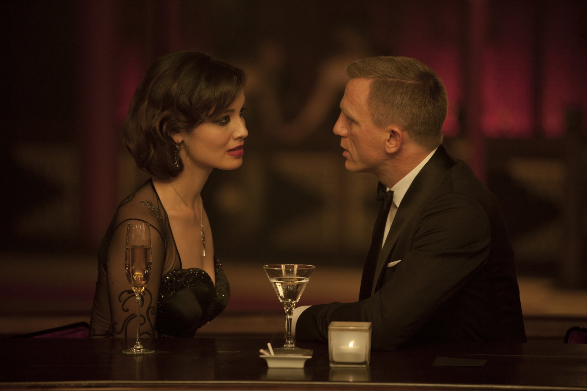 kyfall 007 skyfall daniel craig daniel craig berenice marlo bar