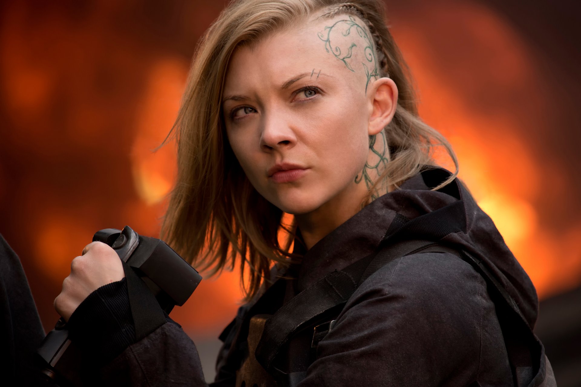 the hunger games : jay-peresmeshnitsa the hunger games:mockingjay part-1 natalie dormer cressida