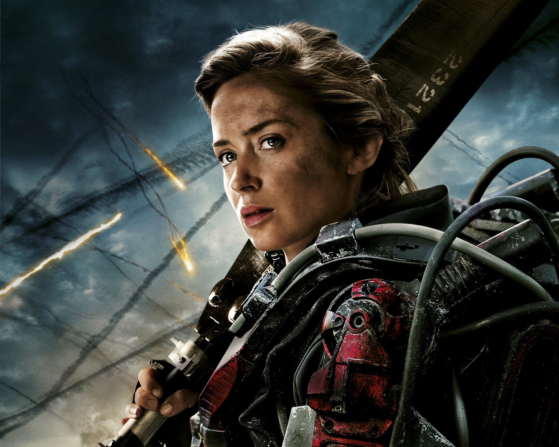 die facette der zukunft epa film film 2014 emily blunt rita vrataski warner brothers pictures village roadshow pictures action abenteuer fantasy sci-fi frau mädchen gesicht rüstung waffen schwert dunkelheit feuerrauch bombardierung himmel wolke hd hintergrundbilder