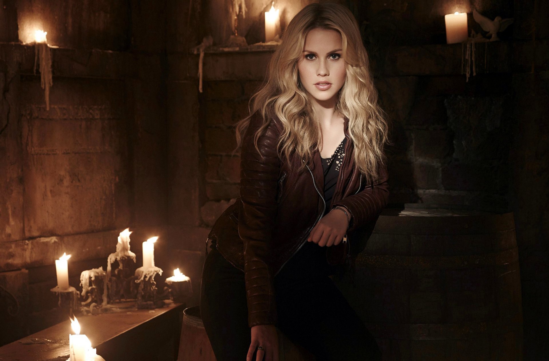 original antiguo original serie de televisión chica rubia vampiro rebeca rebecca actriz claire holt