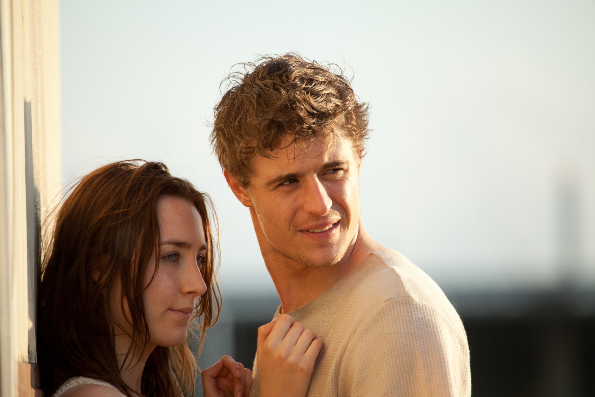 anfitrión invitada saoirse ronan max irons