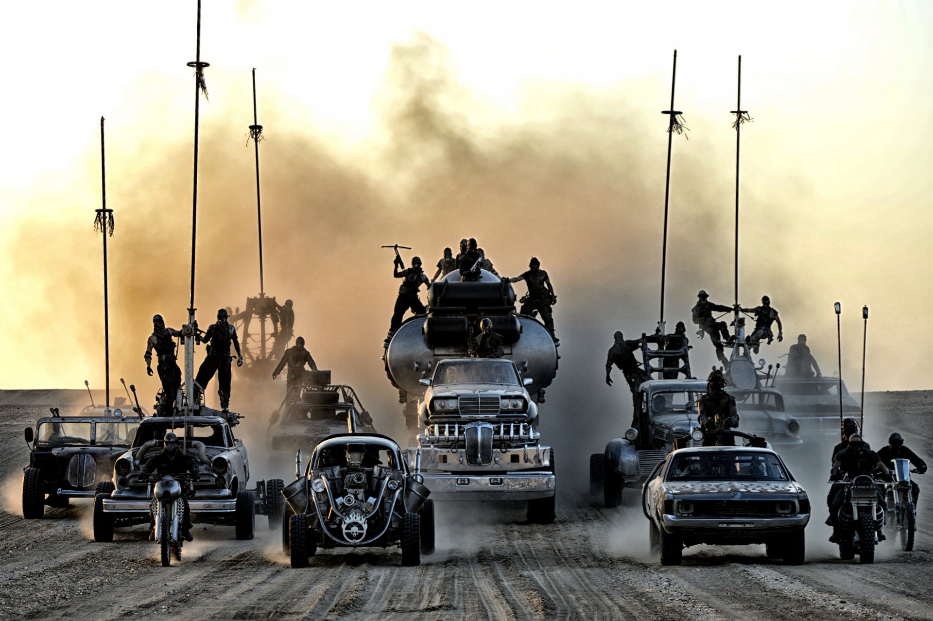 mad max fury road fury road postapokaliptyczny dieselpunk samochody wojownicy pustynia pył