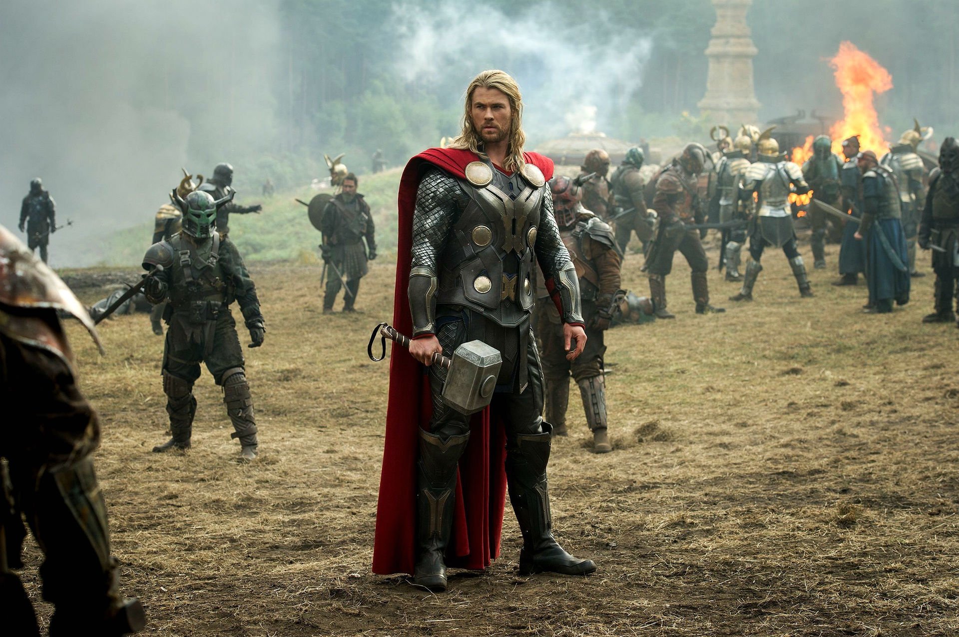 thor: the dark world par chris hemsworth.chris hemsworth thor armure marteau bataille